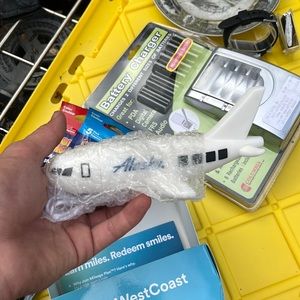 Plane portable charger